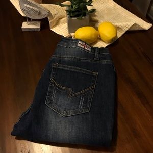 Destroyed-look jeans. Never worn! Size 31.